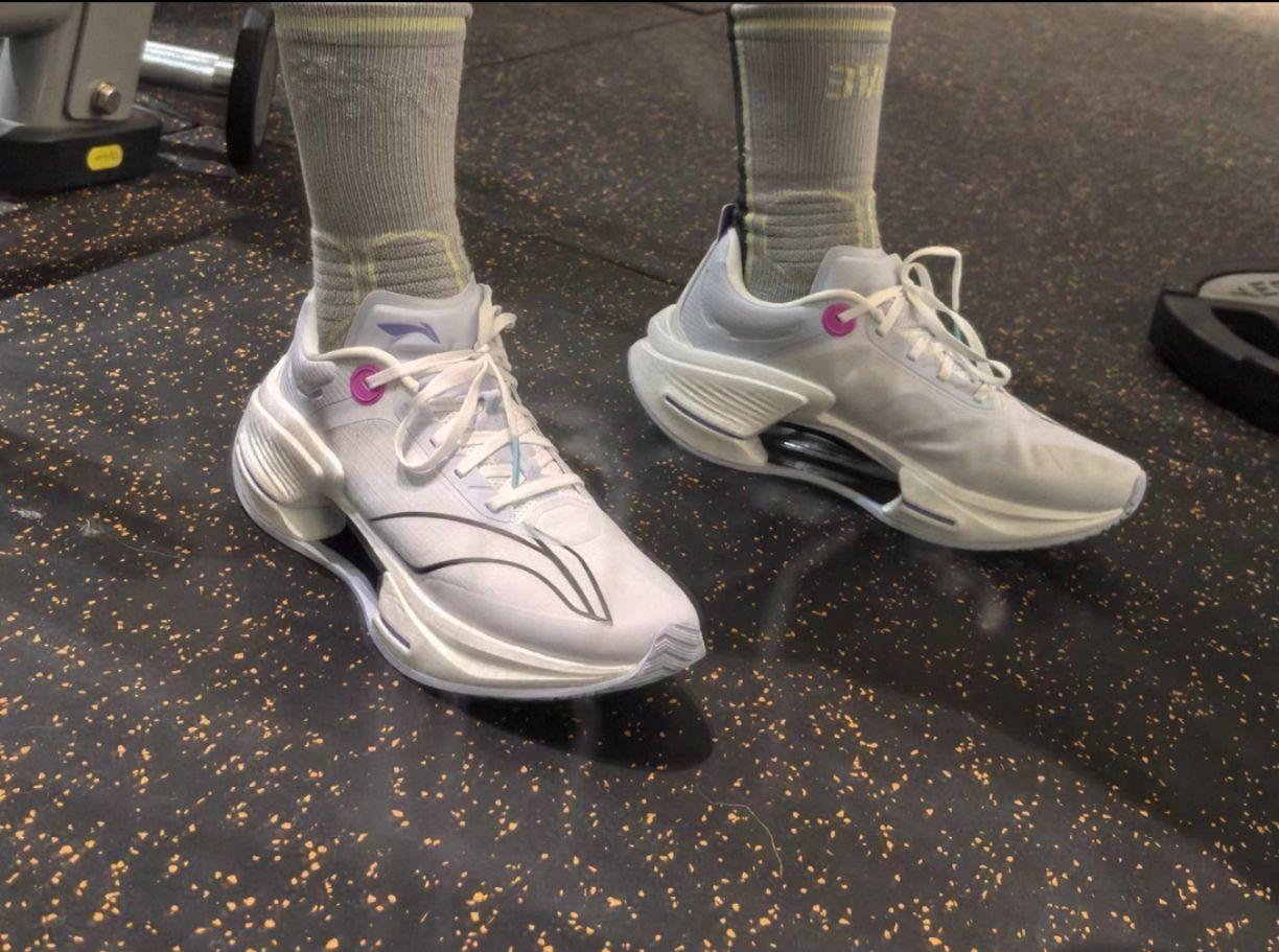 家人们!刚上脚李宁绝影3 ESSENTIAL跑了5公里,必须来唠两句!